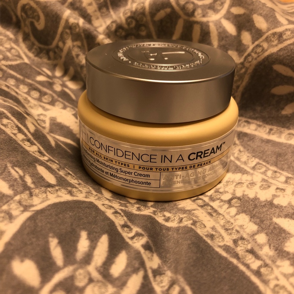 It cosmetics confidence in a cream